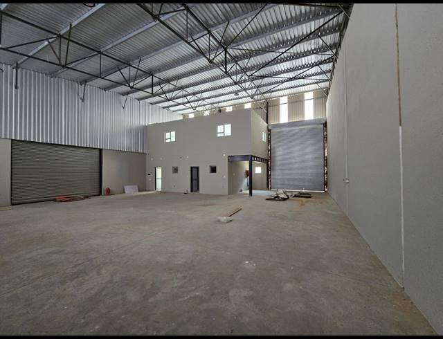 350M² WAREHOUSE TO LET IN CLEVELAND
